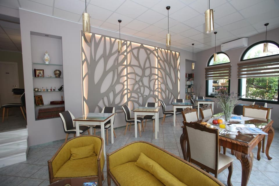 Seating area, Dining area, Internal: Not applicable to any particular room