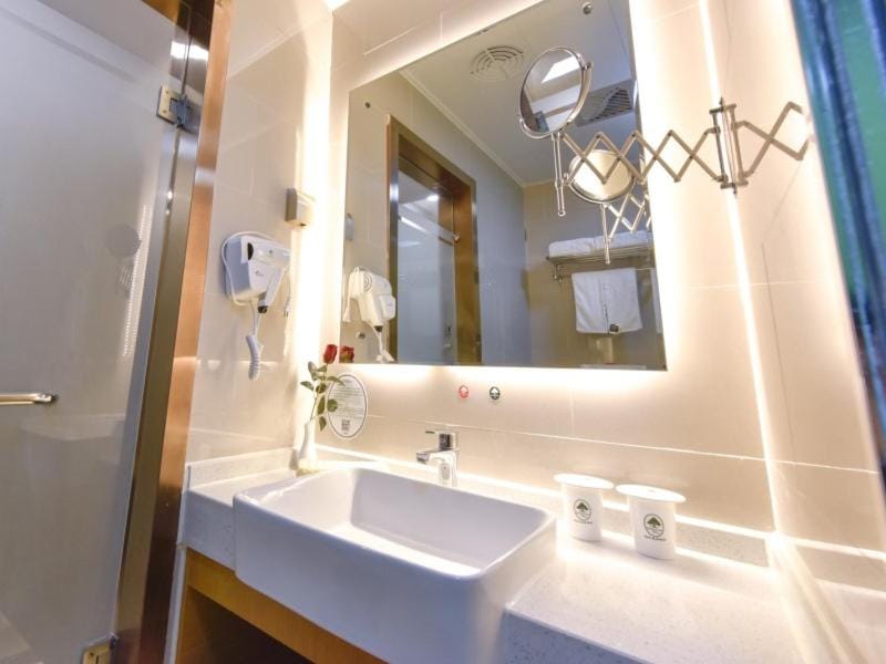 GreenTree Inn Henan Kaifeng Jinming District Jinming Square Little Song City Business Hotel Hotel in China