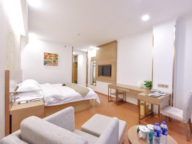 GreenTree Inn Henan Kaifeng Jinming District Jinming Square Little Song City Business Hotel Hotel in China