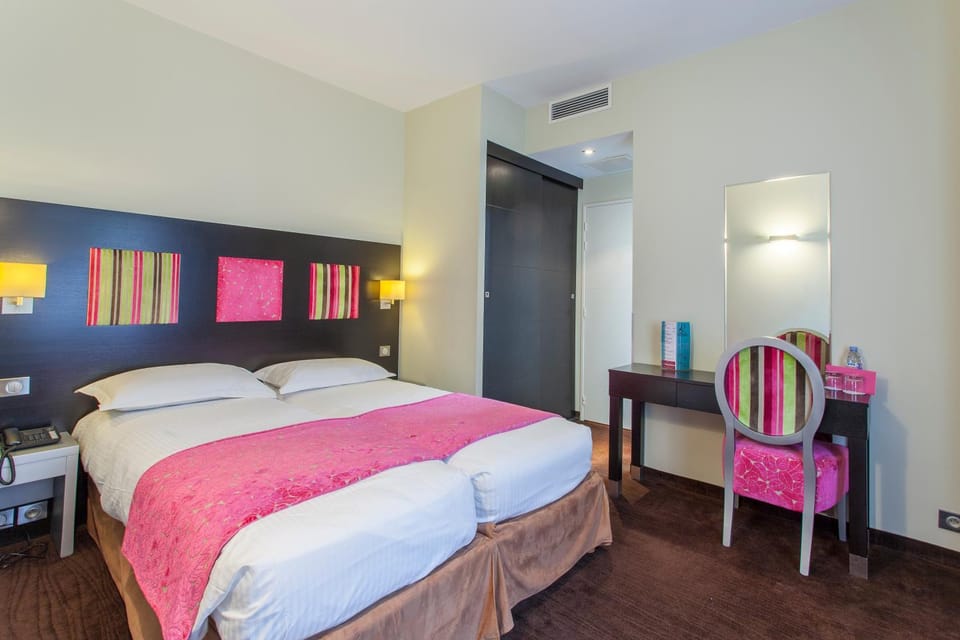 Bed, Photo of the whole room, Bedroom, Breakfast