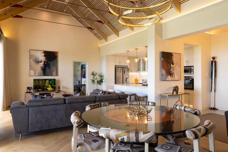 Kitchen or kitchenette, Living room, Seating area, Dining area