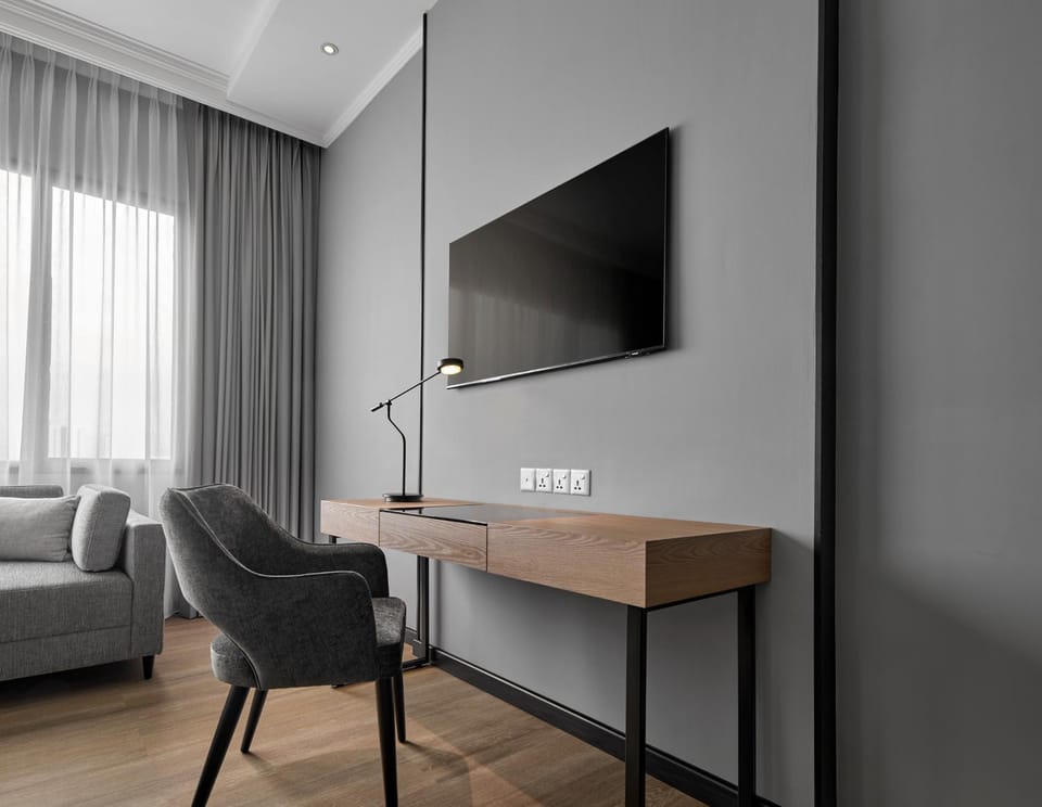 TV and multimedia, Coffee/tea facilities, Seating area, City view
