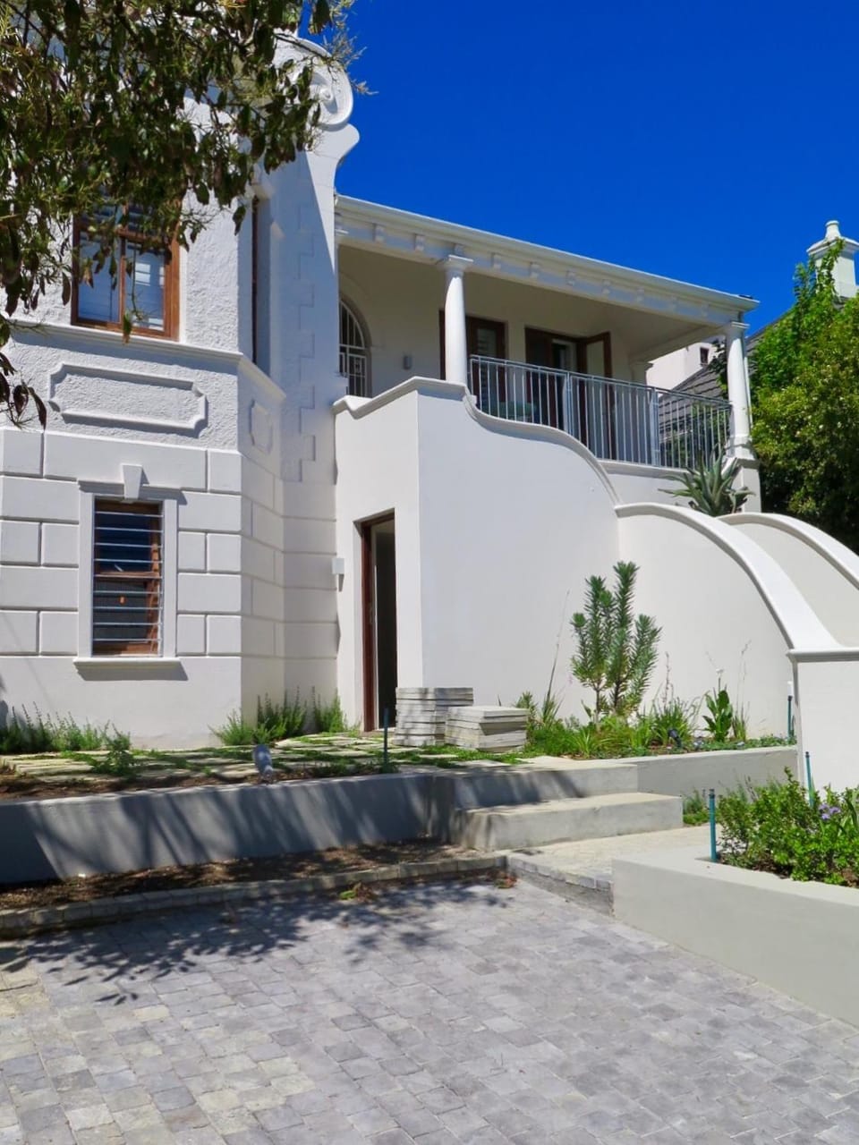 Facade/entrance