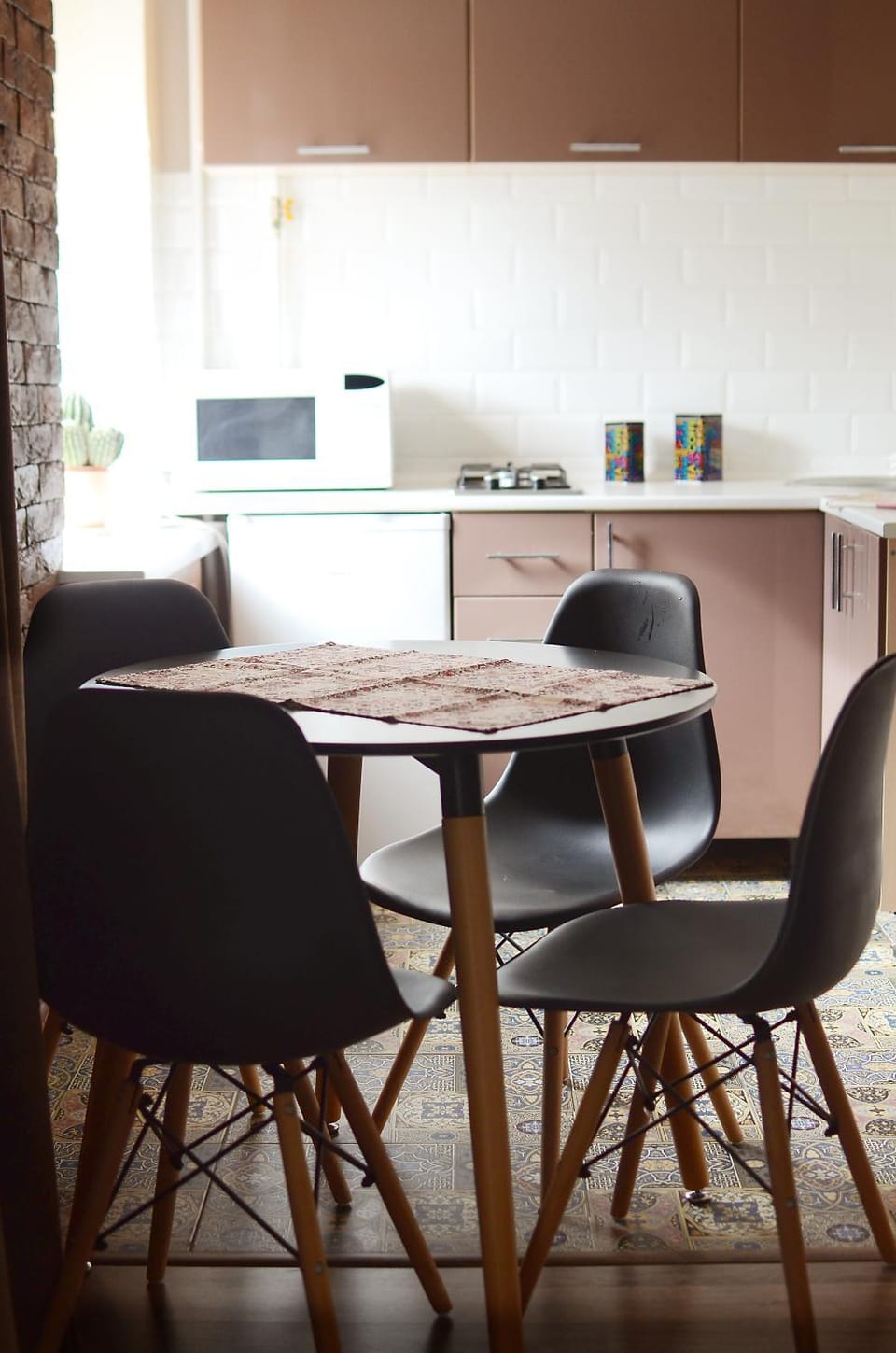 Kitchen or kitchenette, Dining area