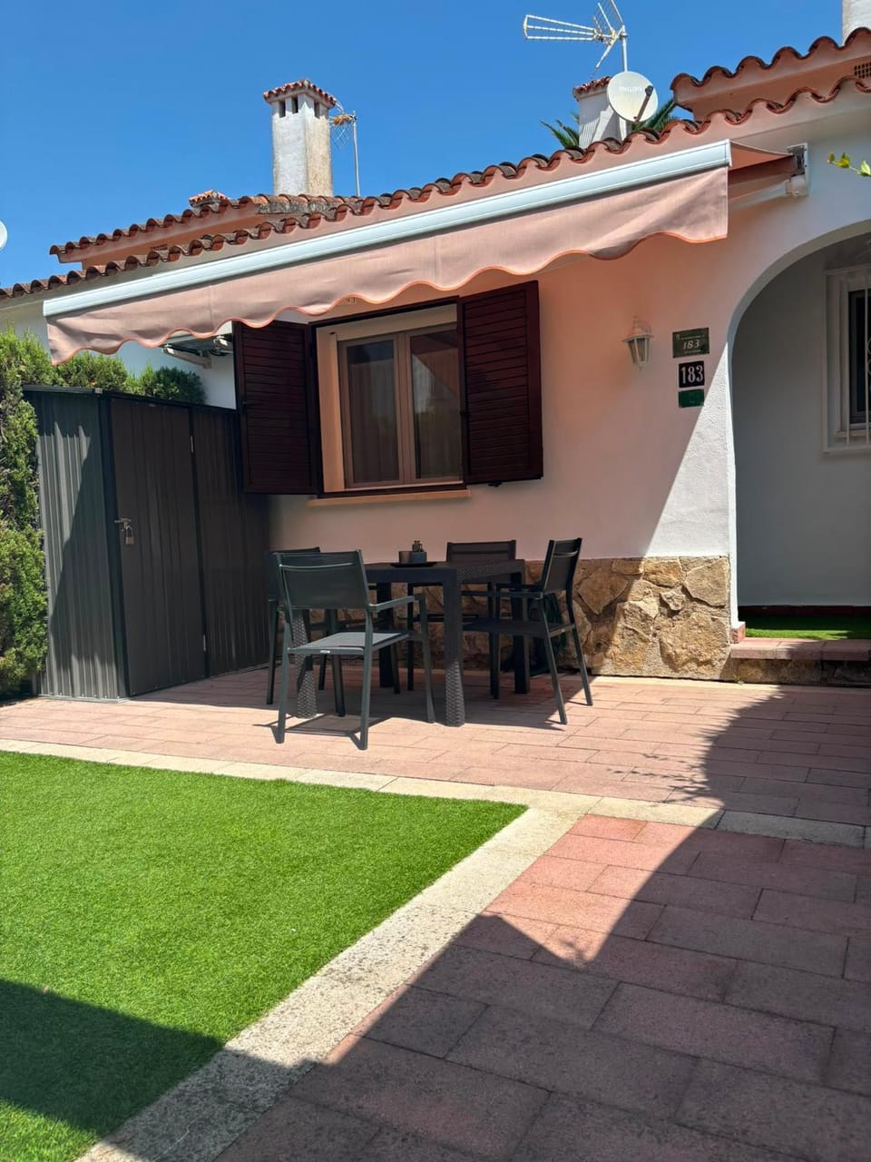 Property building, Garden, Balcony/Terrace