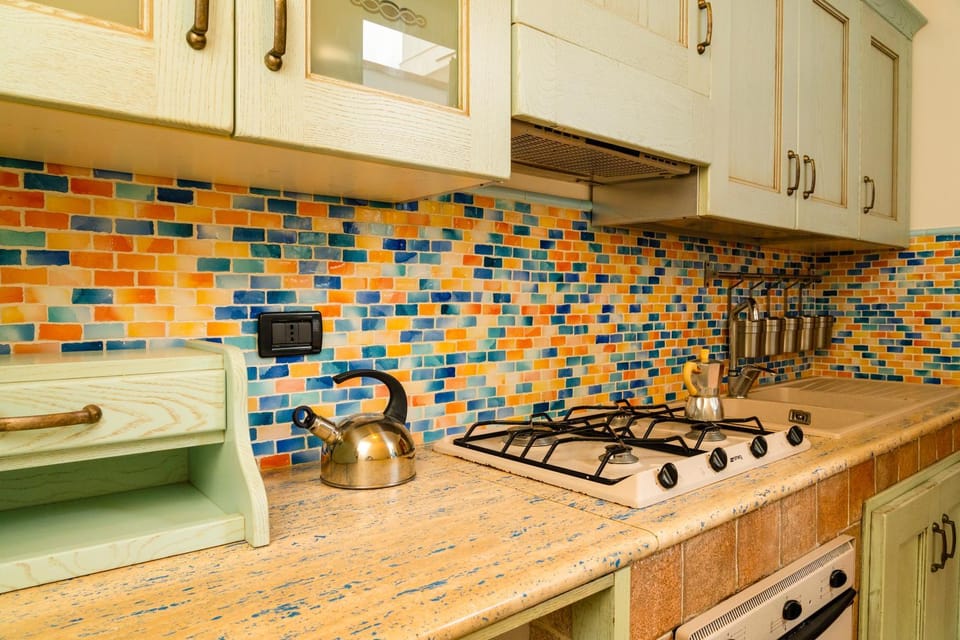 Kitchen or kitchenette, pet friendly, stove, kitchen