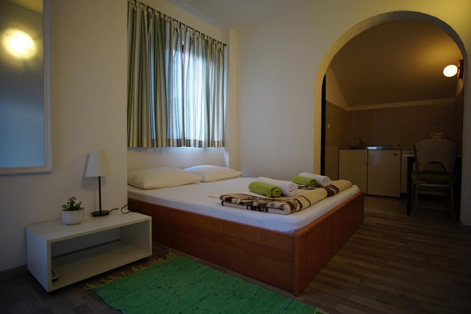 Apartment for 2 P. Apartment in Okrug Gornji