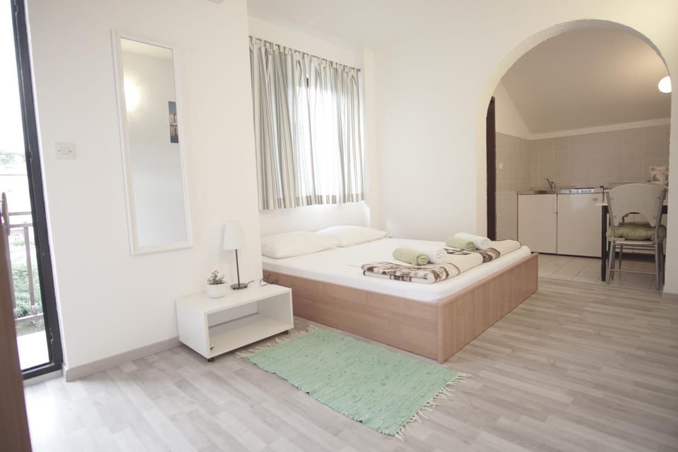 Apartment for 2 P. Apartment in Okrug Gornji