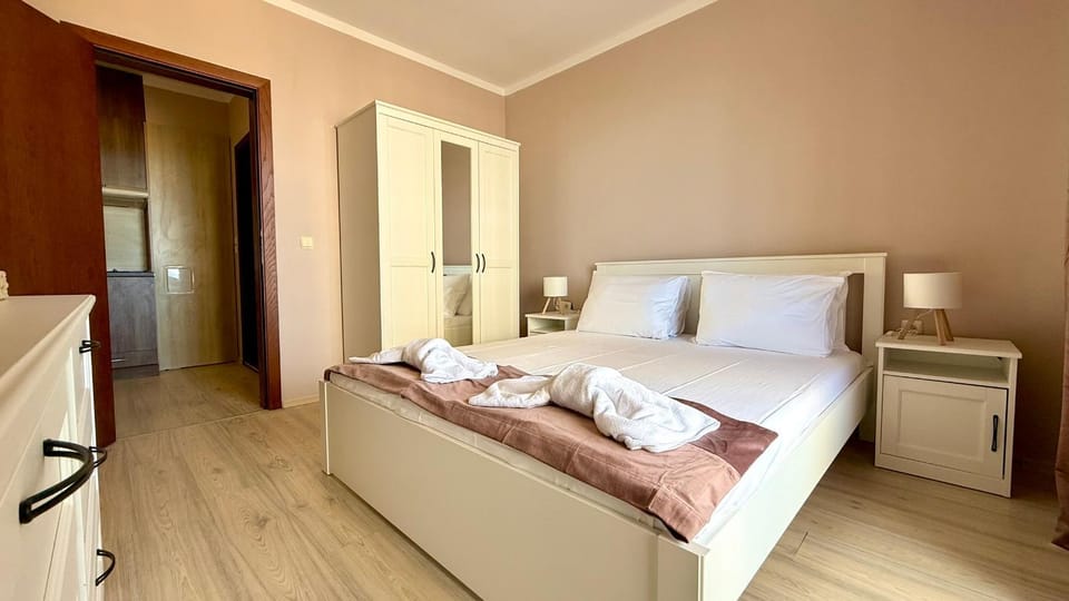 Bed, Photo of the whole room, Bedroom, towels, wardrobe