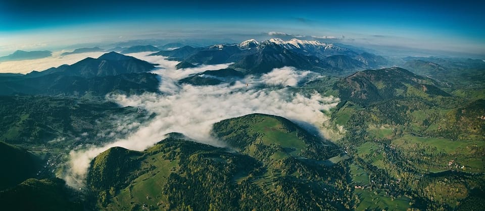Nearby landmark, Natural landscape, Bird's eye view, Ski School, Skiing, Hiking, Hiking, Cycling, Mountain view, Location, Family