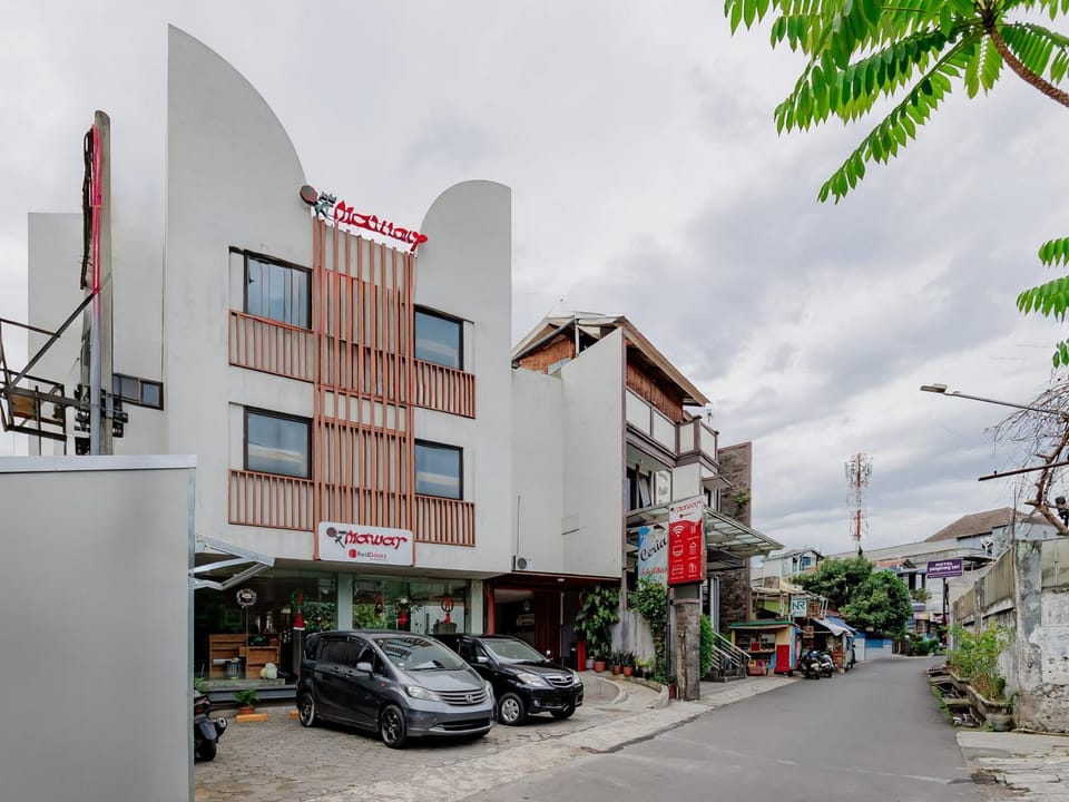 Facade/entrance