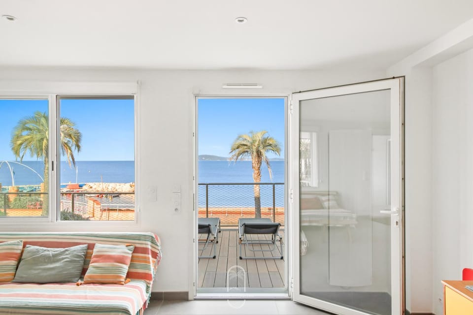 Living room, Sea view