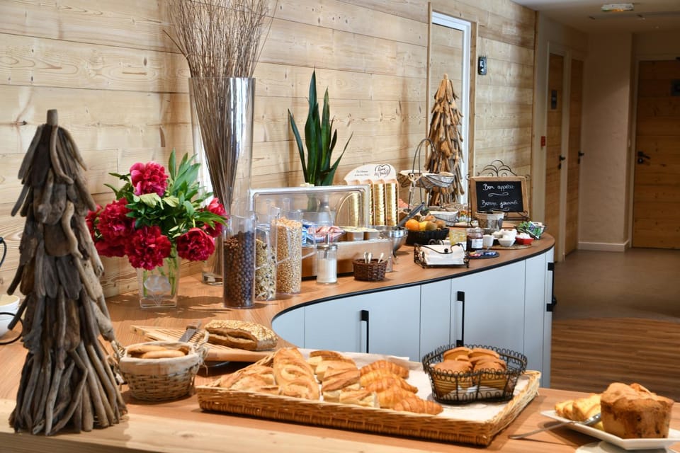 Restaurant/places to eat, Dining area, Area and facilities, Area and facilities, Continental breakfast