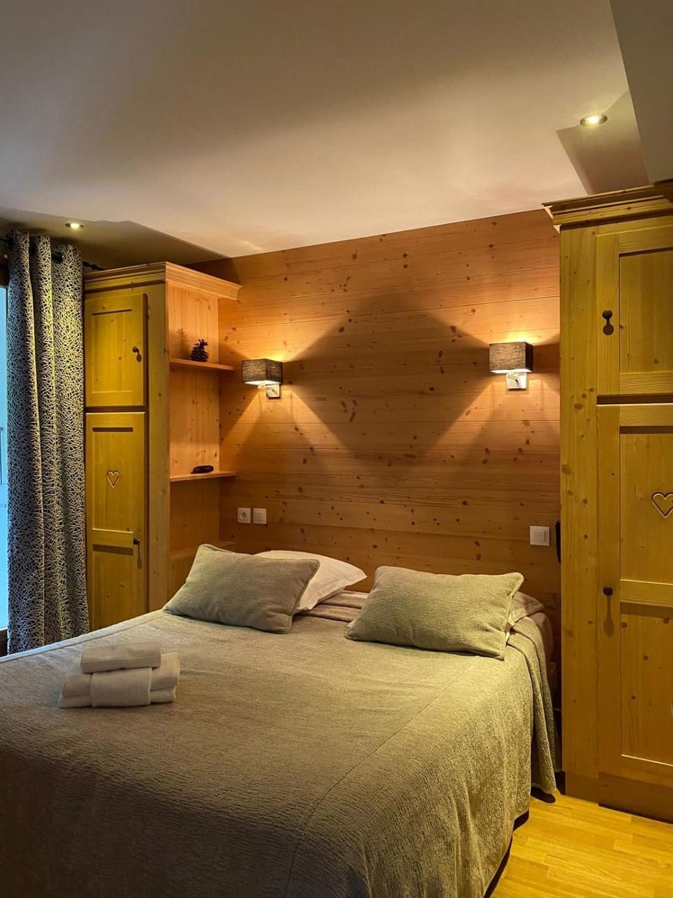 Bed, Photo of the whole room, Bedroom, towels, wardrobe