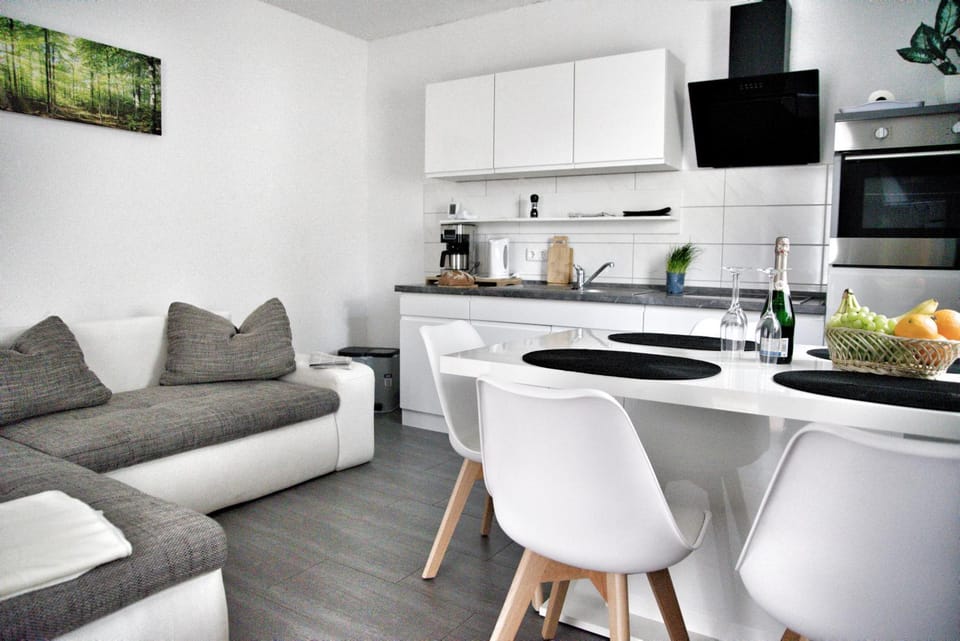 TV and multimedia, Kitchen or kitchenette, Living room, Seating area, Dining area, Food, minibar, pet friendly, stove, kitchen, kitchen
