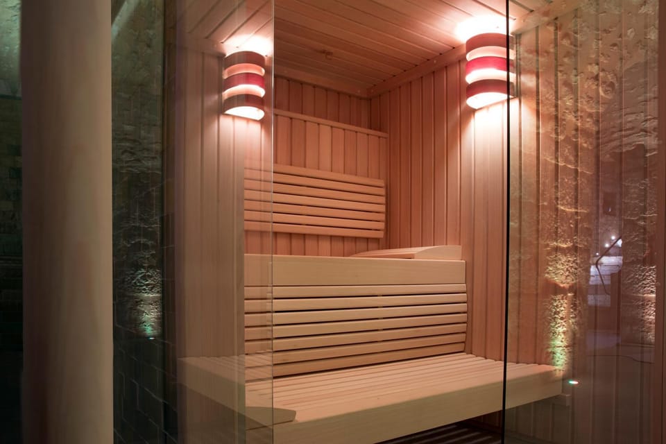 Hot Tub, Sauna, Steam room, Spa and wellness centre/facilities