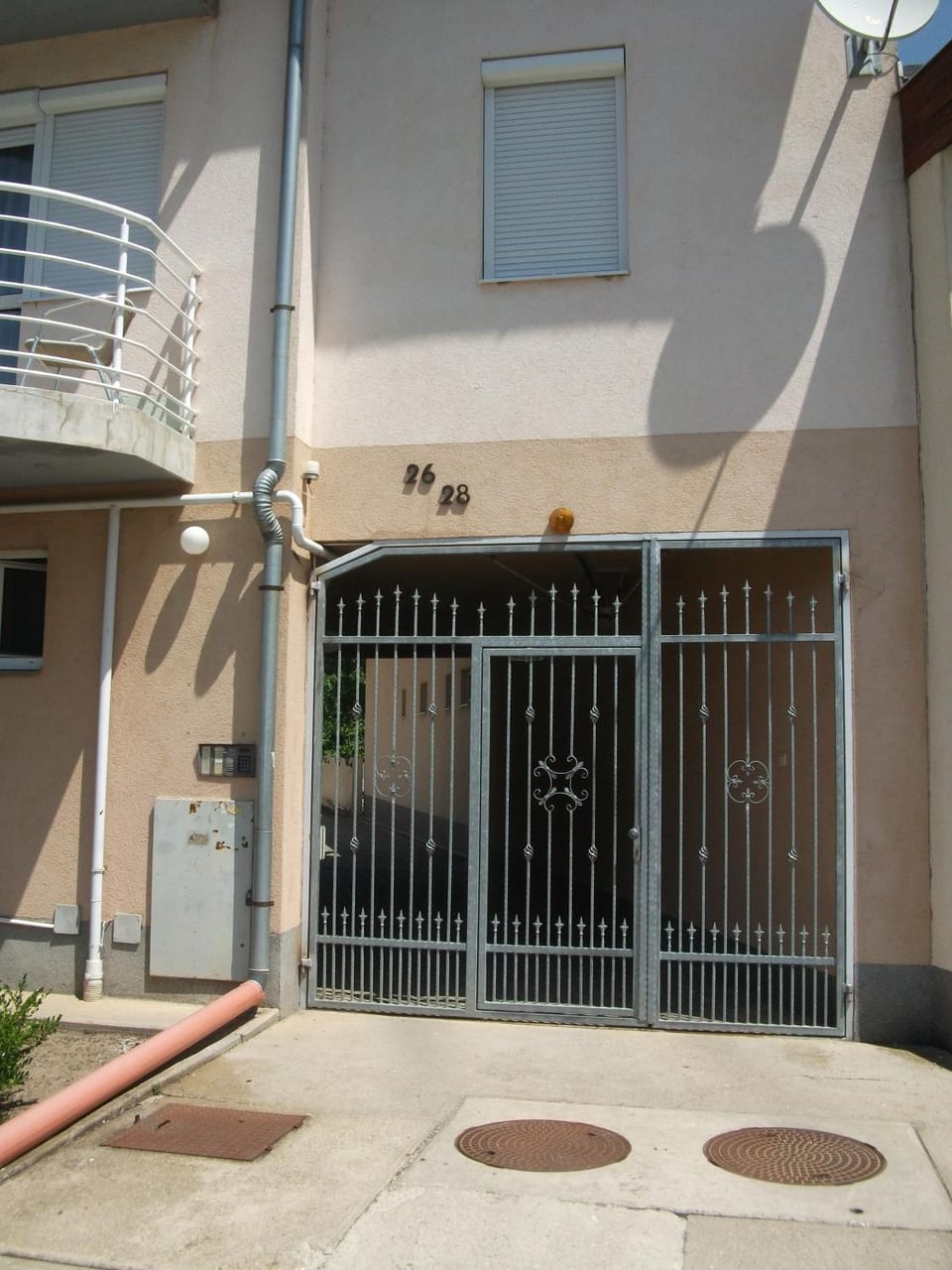 Property building, Facade/entrance