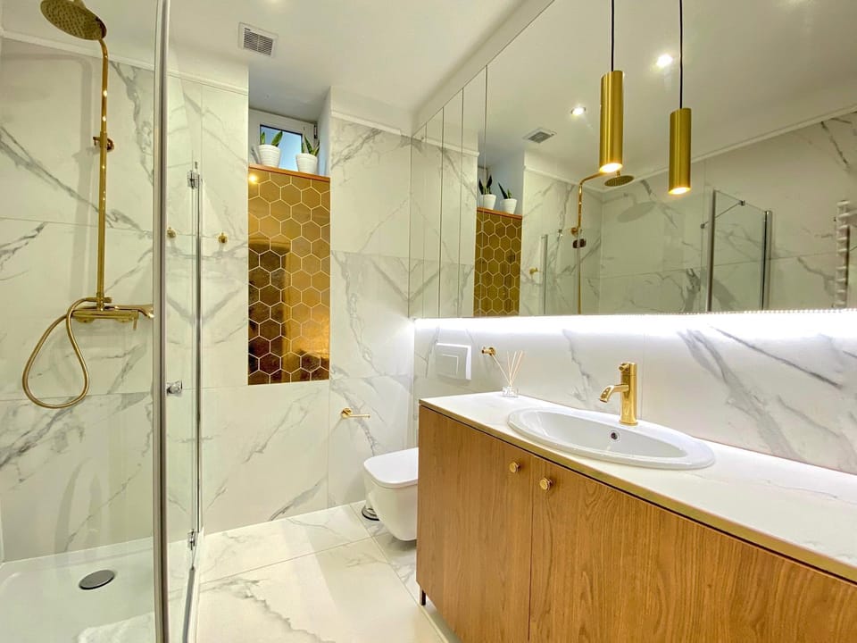 Shower, Toilet, Bathroom, Bath, towels