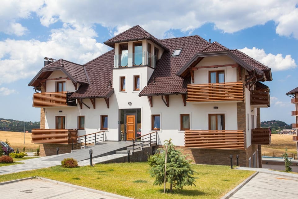 Facade/entrance, Day, Natural landscape, Summer, Garden