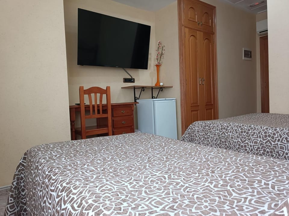 TV and multimedia, Photo of the whole room, Bedroom