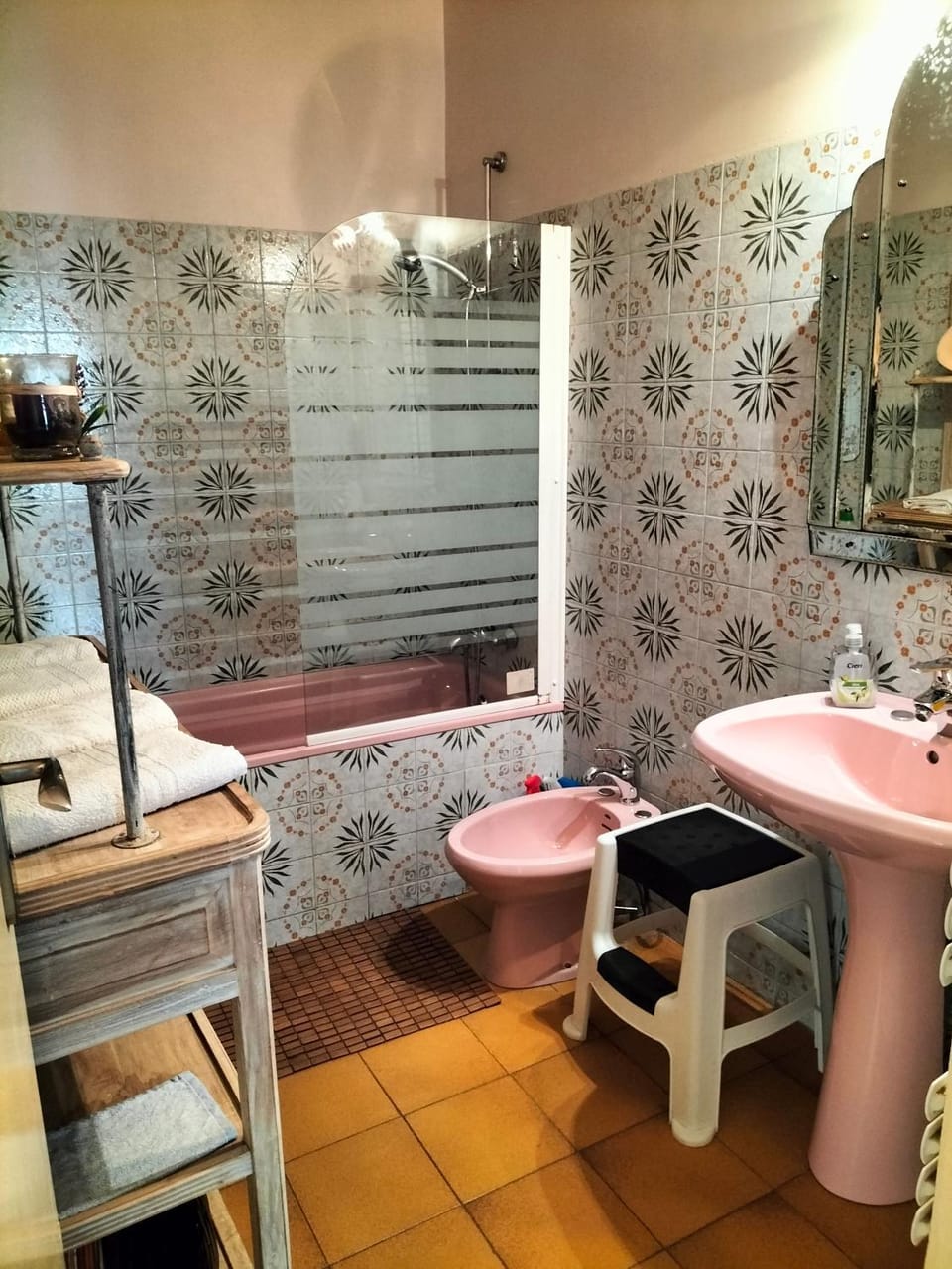 Bathroom, bidet
