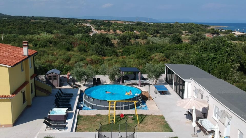 Property building, Patio, Day, Natural landscape, Bird's eye view, Pool view, Swimming pool, sunbed
