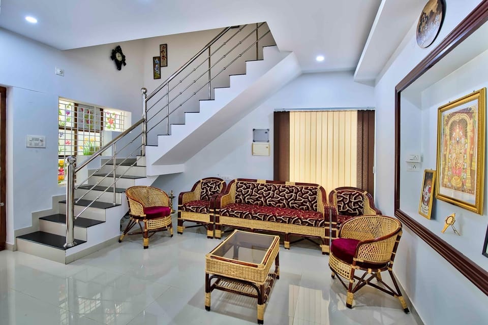 Rams Guest House with Kitchen Near Kochu Veli Railway station & Lulu Mall Bed and Breakfast in Thiruvananthapuram