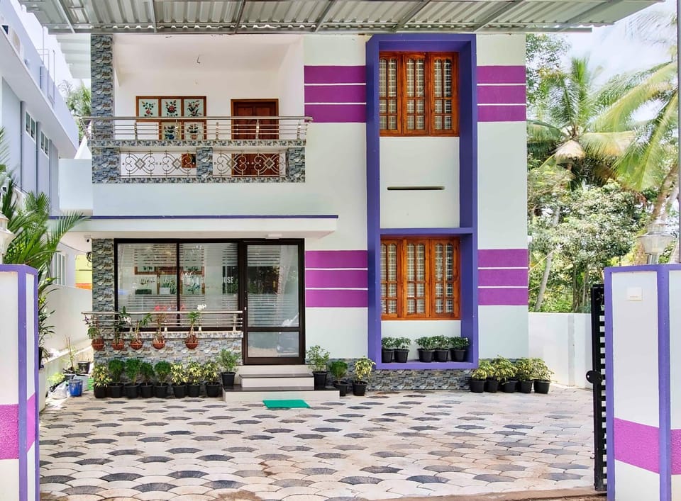 Rams Guest House with Kitchen Near Kochu Veli Railway station & Lulu Mall Bed and Breakfast in Thiruvananthapuram