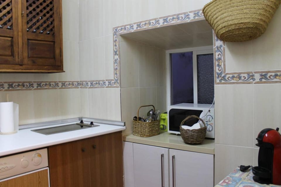 Kitchen or kitchenette, Food and drinks
