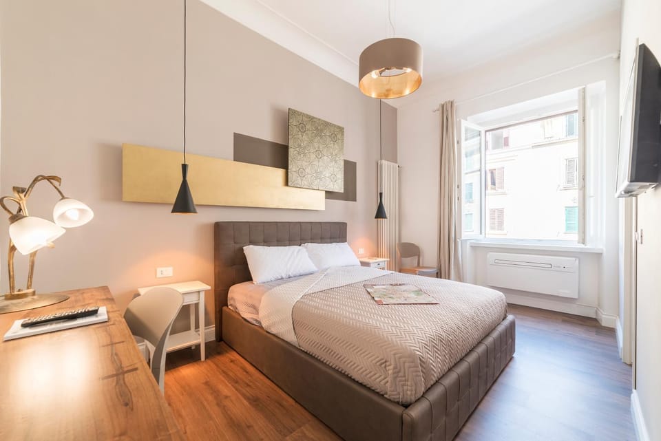 Bed, TV and multimedia, Photo of the whole room, Bedroom