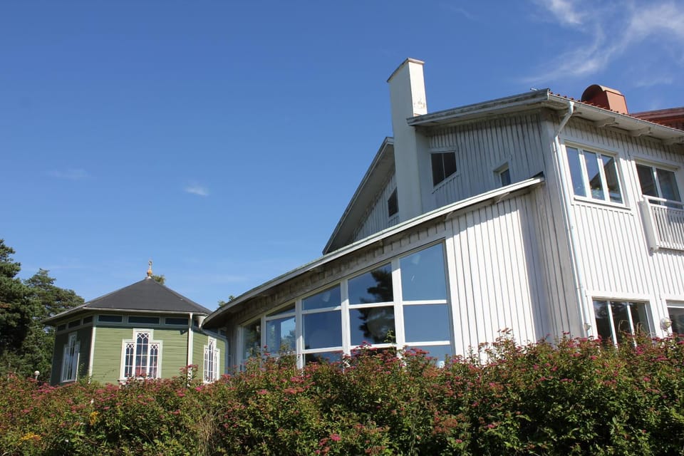 Facade/entrance, Summer, On site