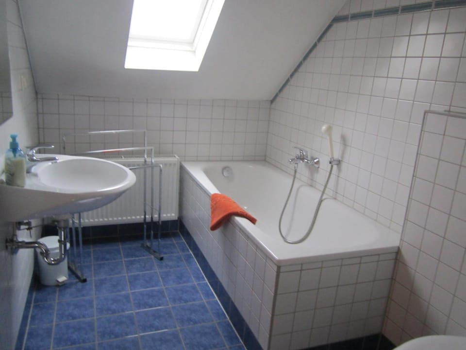 Toilet, Bath