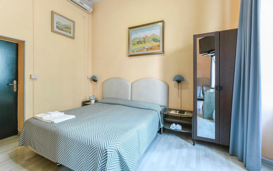 Bed, Photo of the whole room
