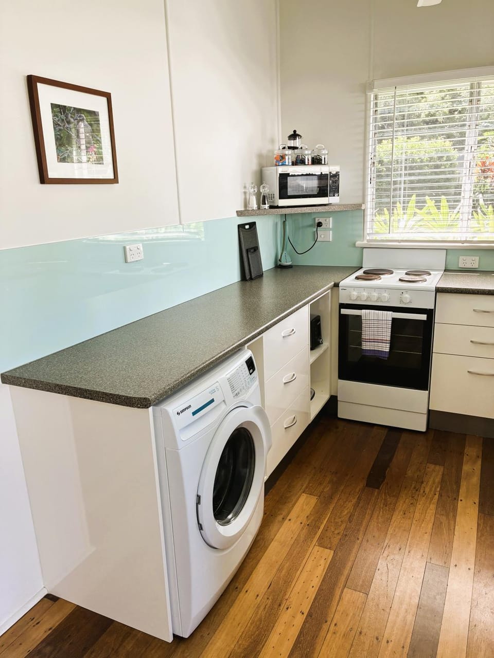 Kitchen or kitchenette, oven, stove, washing machine