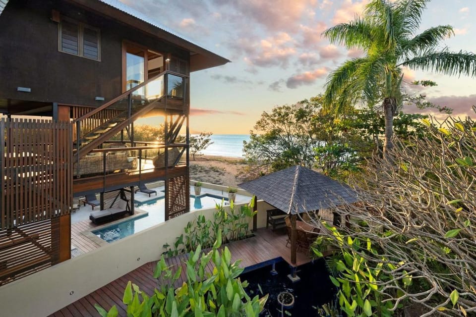 Lotus House House in Horseshoe Bay