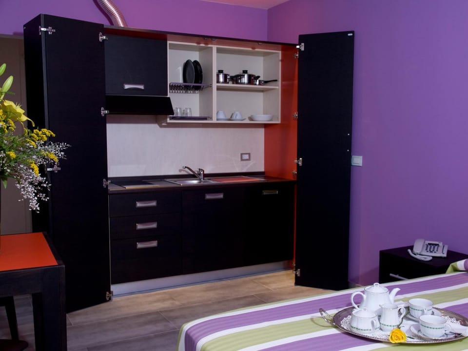 Kitchen or kitchenette, Bedroom