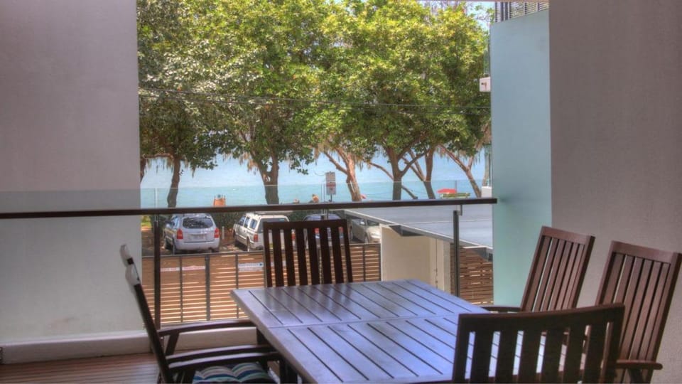 Maggies Beachfront Apartment 4 Apartment in Florence Bay