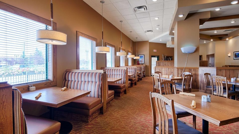 Restaurant/places to eat, Dining area, On site