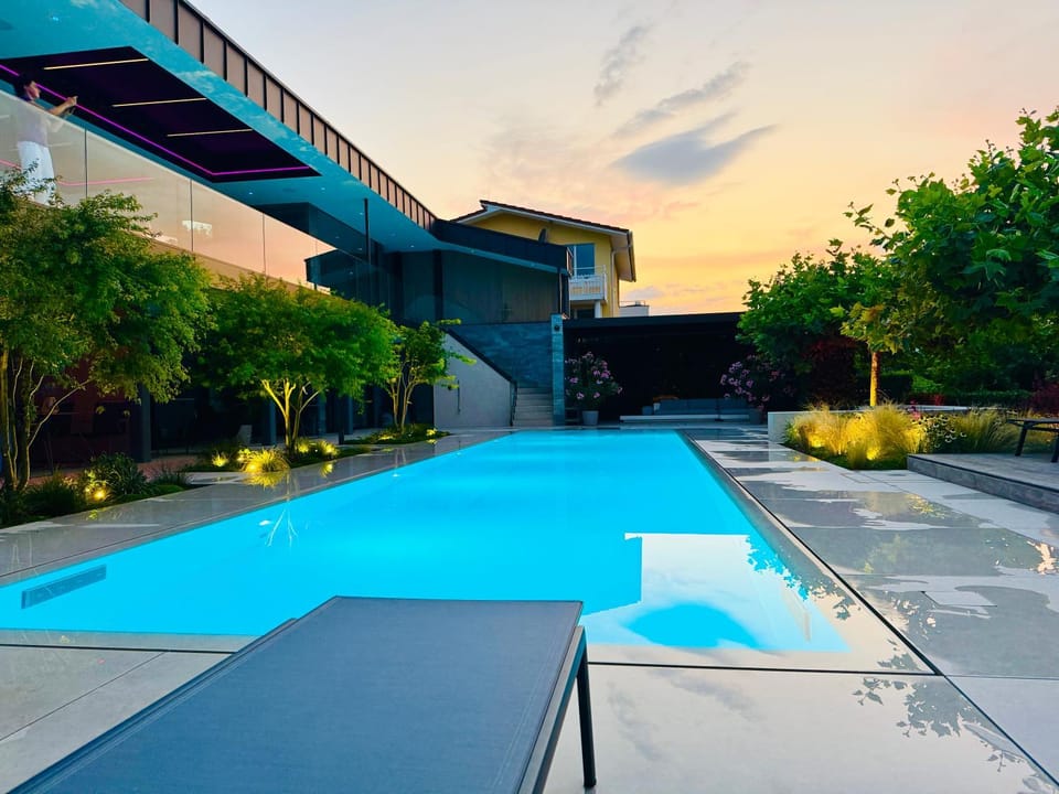 Property building, Garden, Garden view, Swimming pool