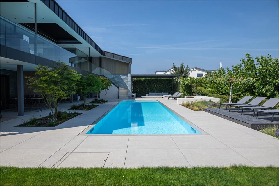 Property building, Day, Garden view, Swimming pool, Swimming pool
