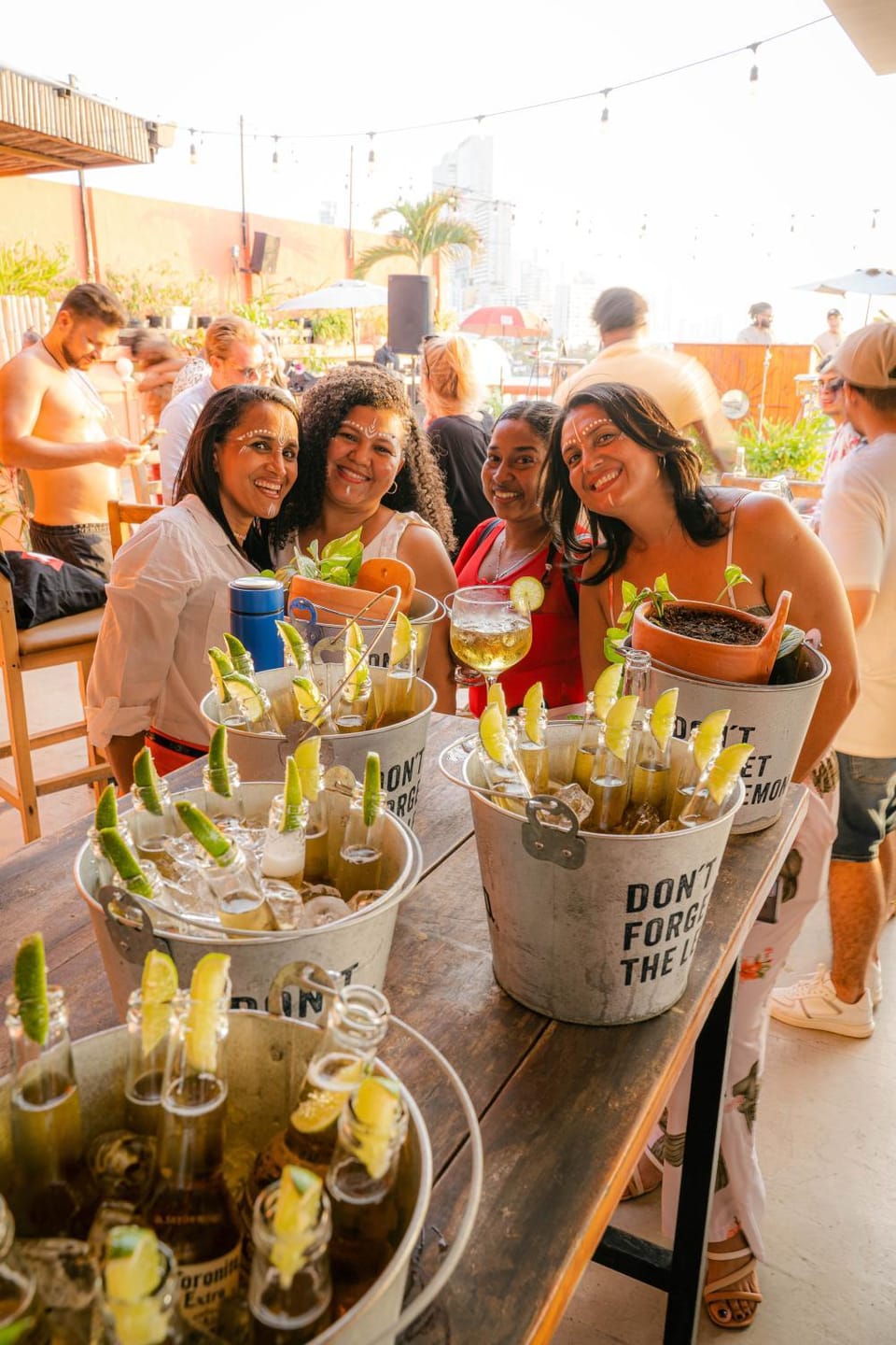 Balcony/Terrace, Food and drinks, Guests