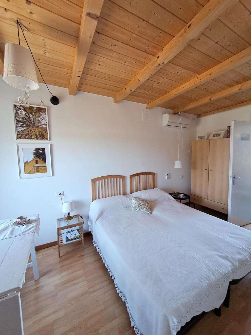 Bed, Photo of the whole room