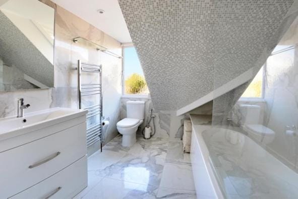 Charming loft sleeps up to 9 with spa option Vacation rental in Bournemouth