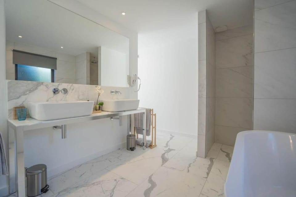 Bathroom, Bath