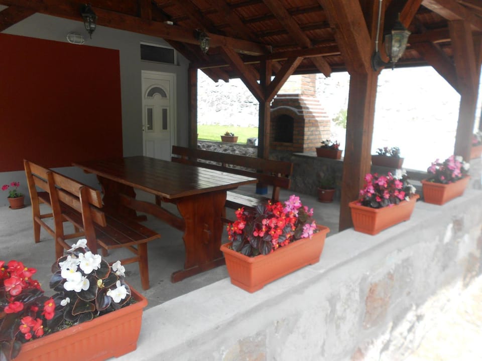 Vikendica RTANJ House in Serbia