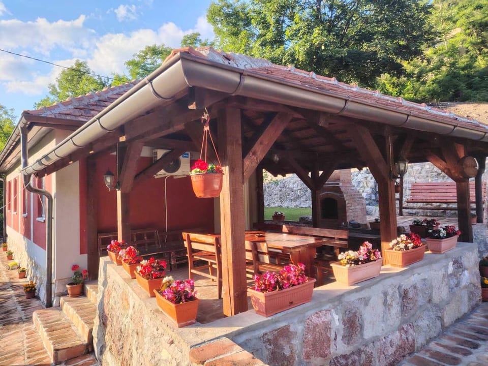 Vikendica RTANJ House in Serbia