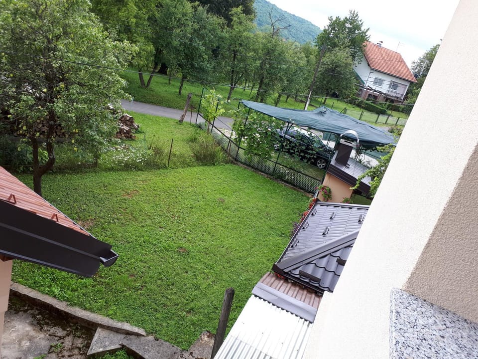 Neighbourhood, Garden view