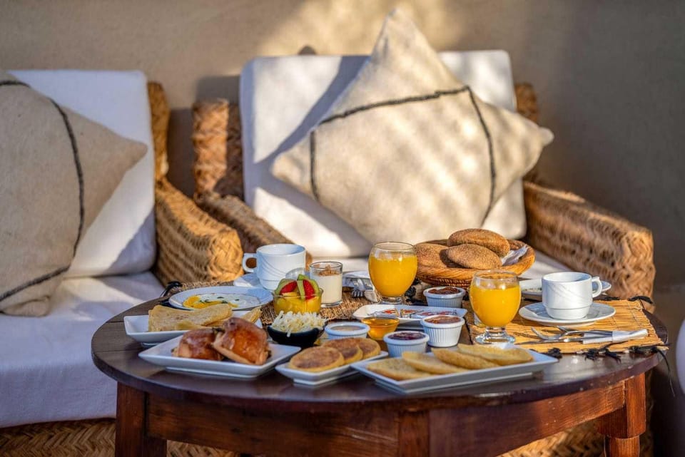 Seating area, Food, Breakfast, Continental breakfast, Drinks