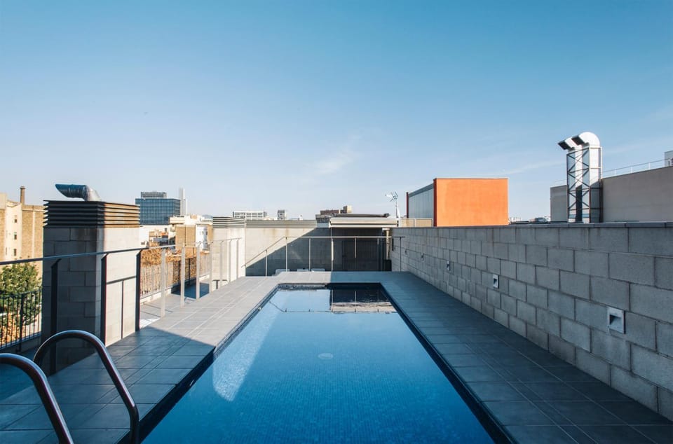 Street view, Swimming pool