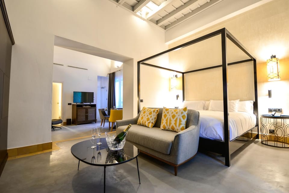 Bed, Living room, Photo of the whole room, Seating area, Bedroom